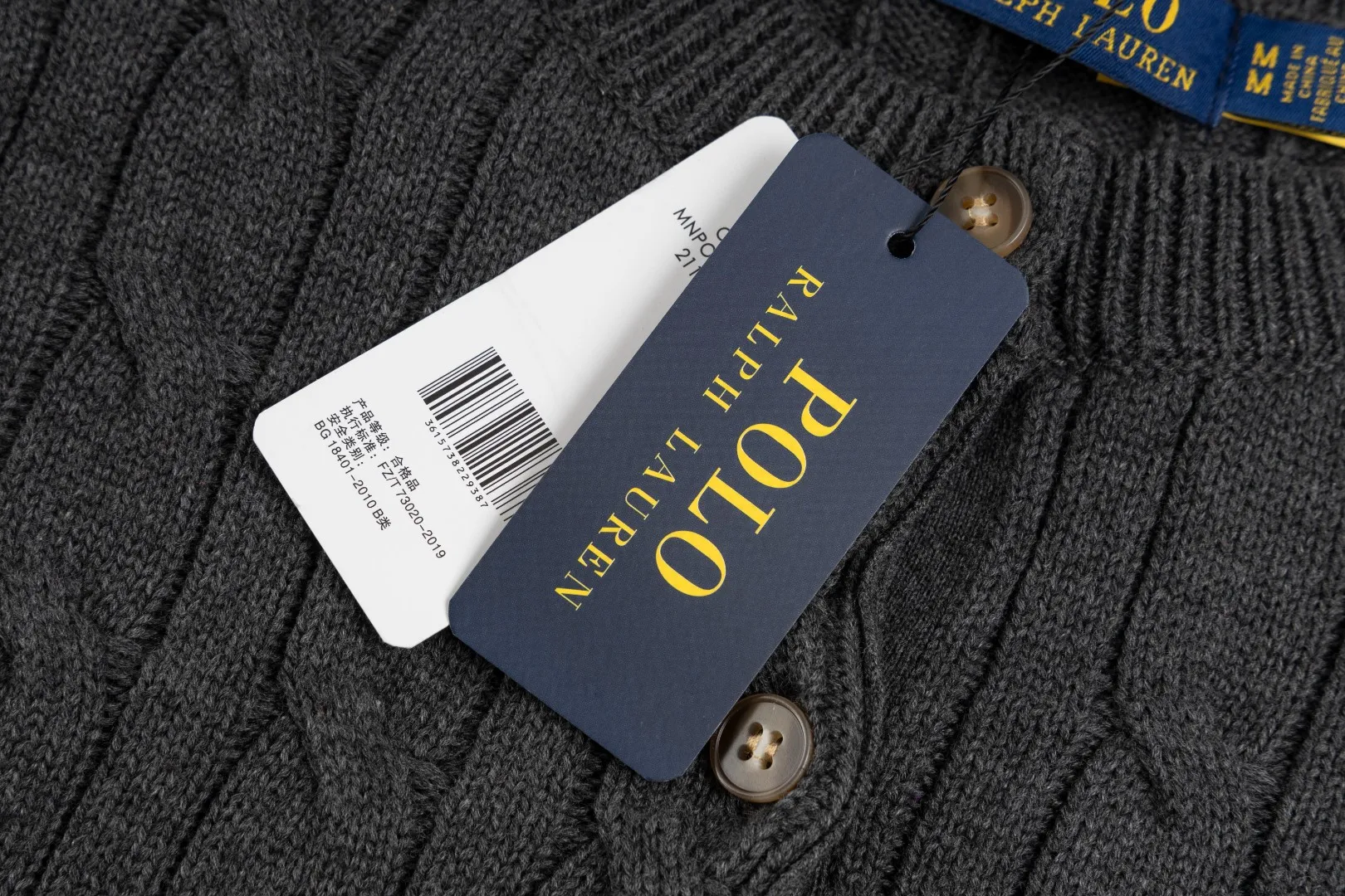 P230 #R93 RALPH LAUREN Ralph Lauren twelve colors classic small label embroidery logo seven-button knitted cable cardigan sweater women's top, high-density LOGO embroidery on the chest, original customization of tag accessories. Made of pure cotton yarn, pure cotton is skin-friendly and comfortable, small label war horse embroidered twist button cardigan sweater 🐎 high quality, follow the blogger to learn how to wear it! Let’s buy a Ralph Lauren cable sweater. It’s a super hard-to-find series after it became popular. It’s hard to find one on the official website. It’s simple and practical to wear, with a lazy and loose feel. The thickened fabric has more texture, feels soft and delicate, and has a loose fit. Whether worn alone or layered, you can wear different styles of fashion with just one piece!   Size:
